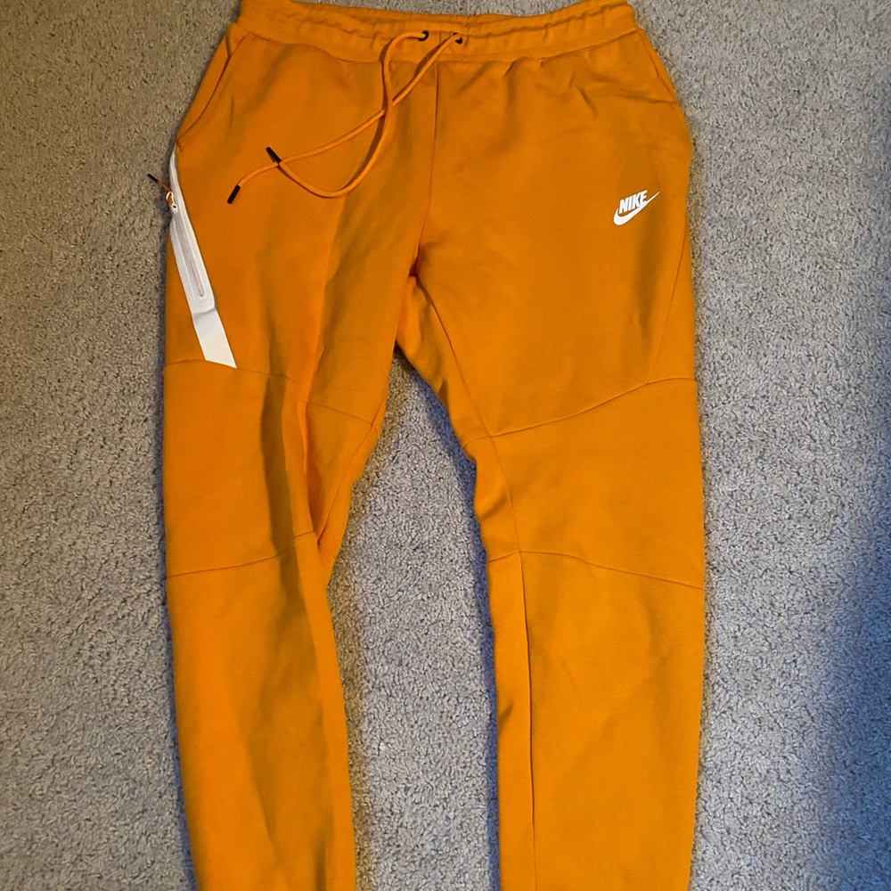 orange NIKE SWEATPANTS 🧡